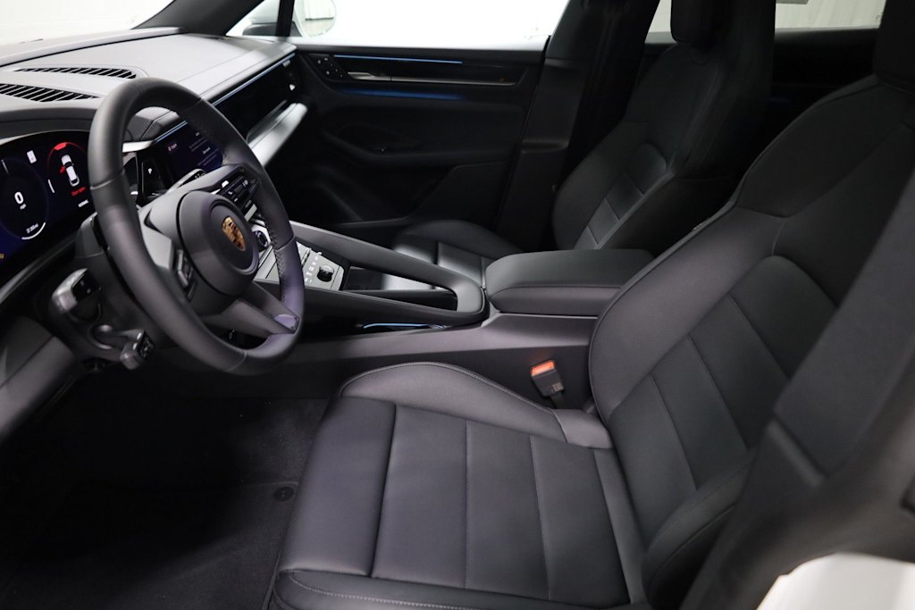 Thumbnail: 2026 Porsche Macan - 10
