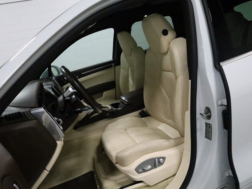 Thumbnail: 2015 Porsche Cayenne - 9