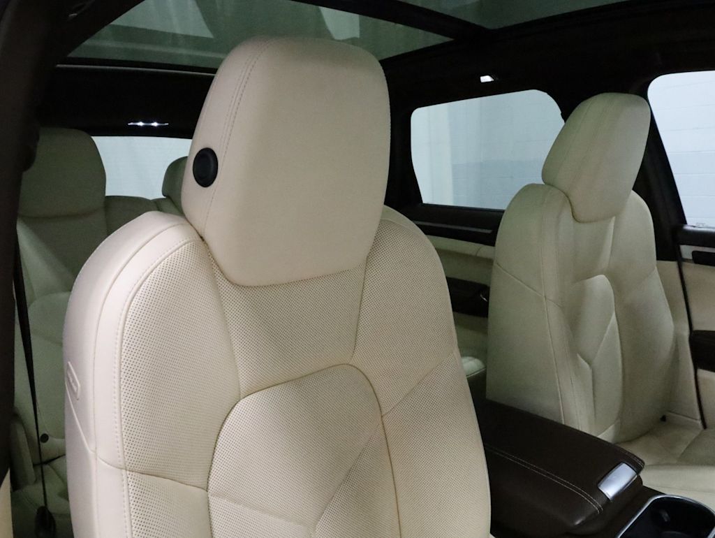 Thumbnail: 2015 Porsche Cayenne - 31