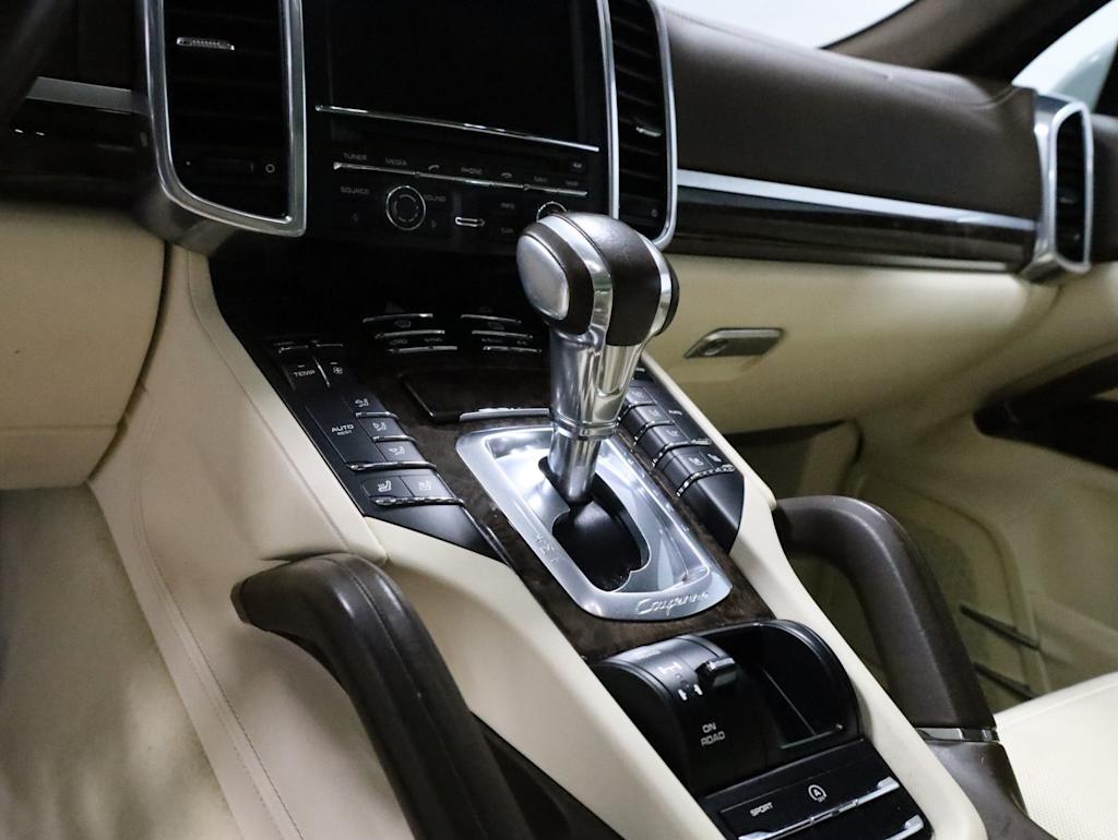 Thumbnail: 2015 Porsche Cayenne - 15
