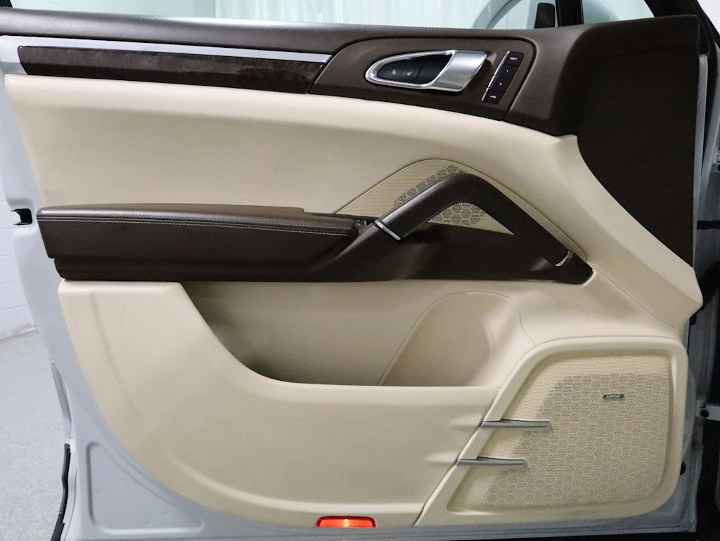Thumbnail: 2015 Porsche Cayenne - 26