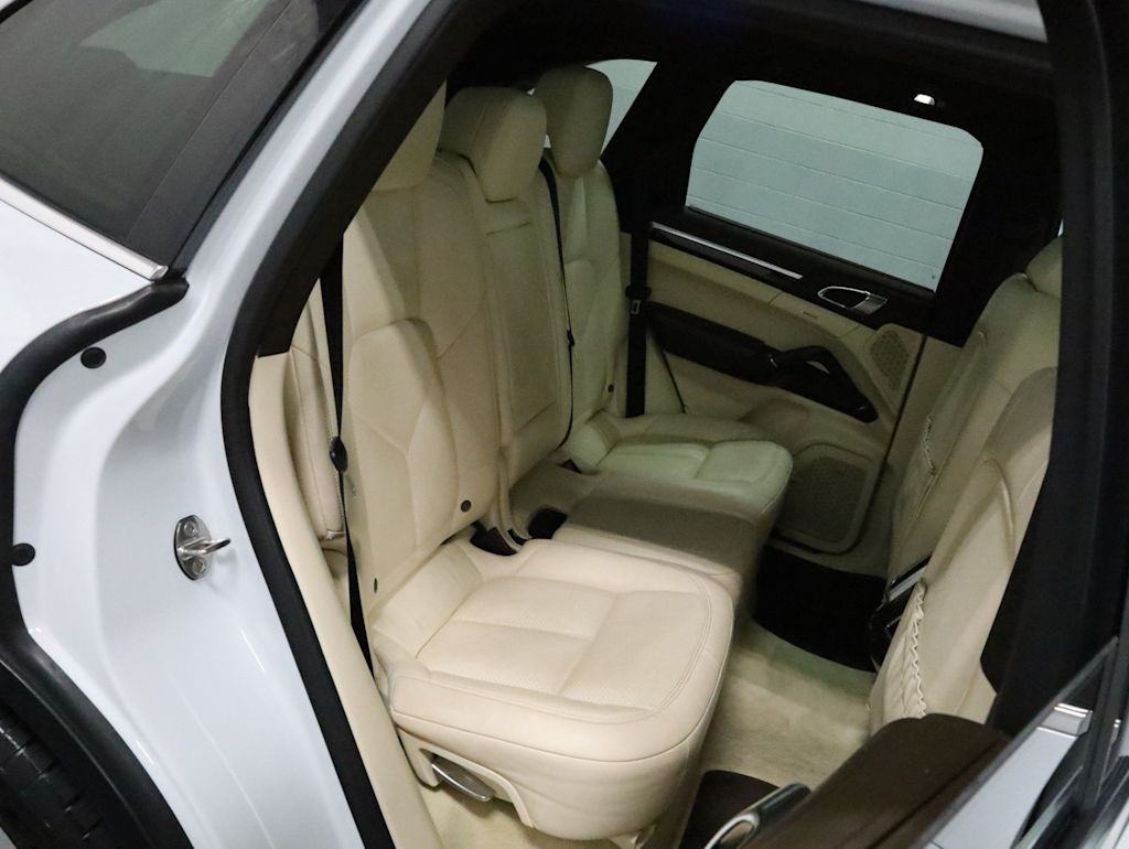 Thumbnail: 2015 Porsche Cayenne - 40
