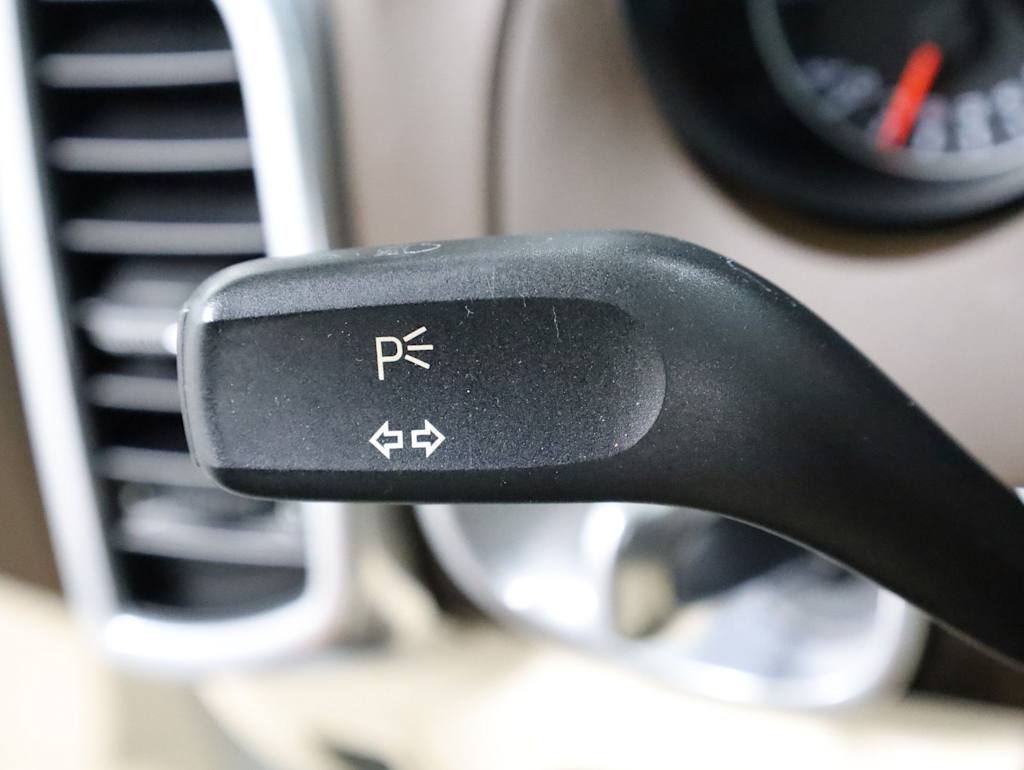 Thumbnail: 2015 Porsche Cayenne - 36