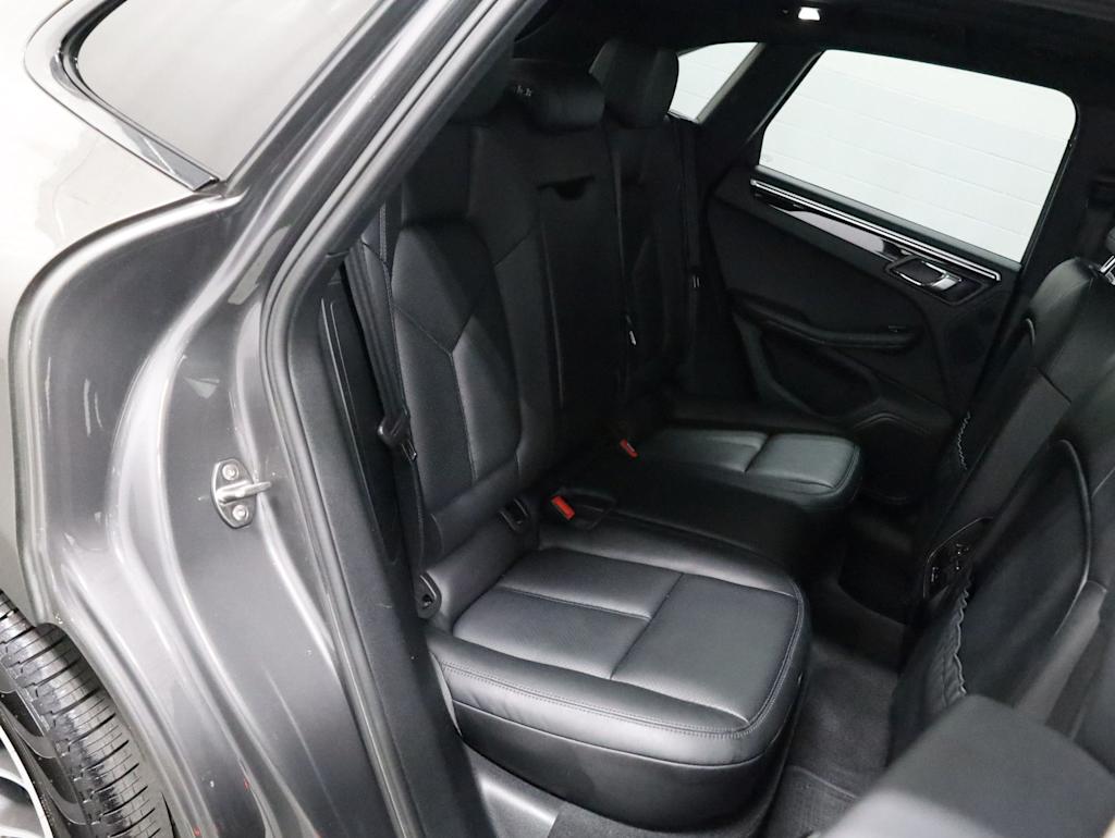 Thumbnail: 2016 Porsche Macan - 40
