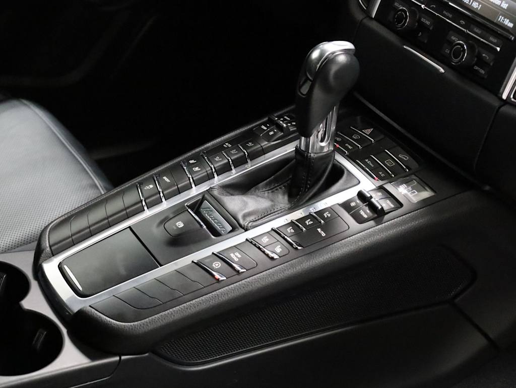 Thumbnail: 2016 Porsche Macan - 30