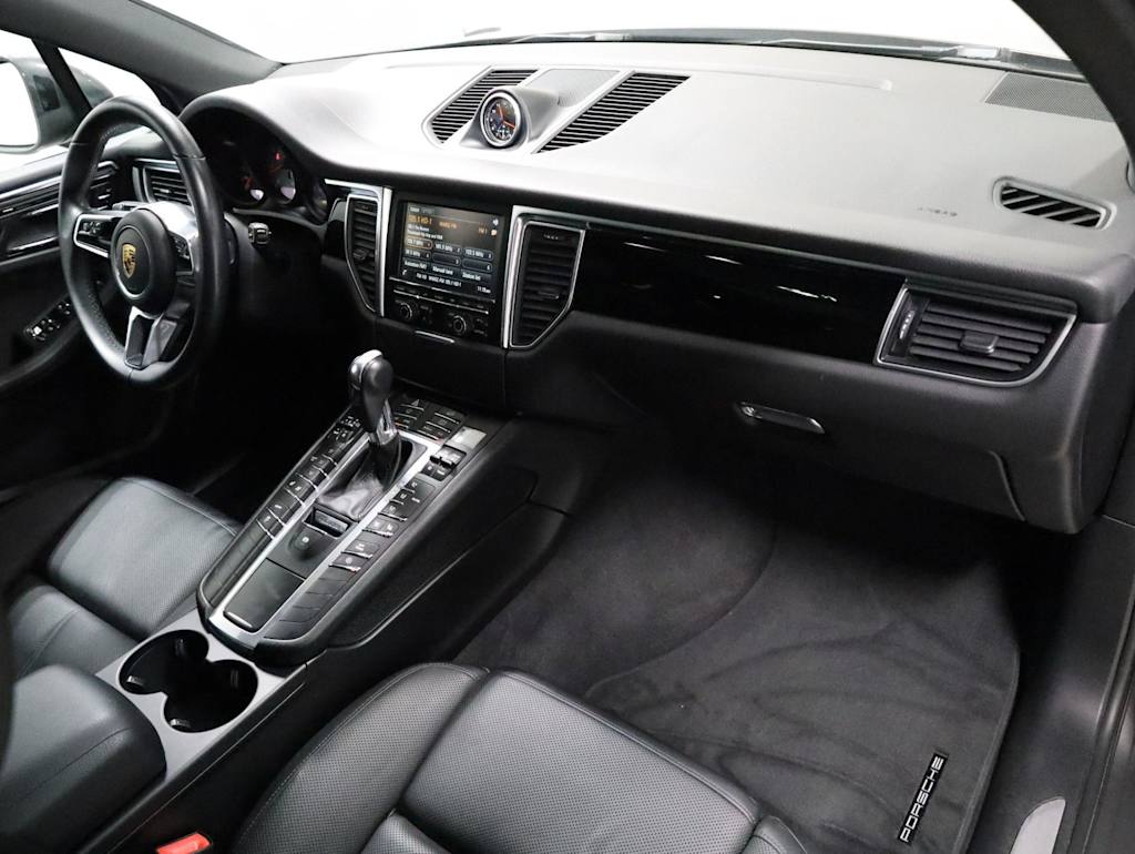Thumbnail: 2016 Porsche Macan - 10