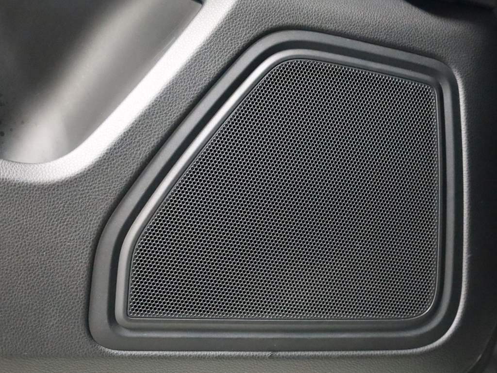 Thumbnail: 2016 Porsche Macan - 27