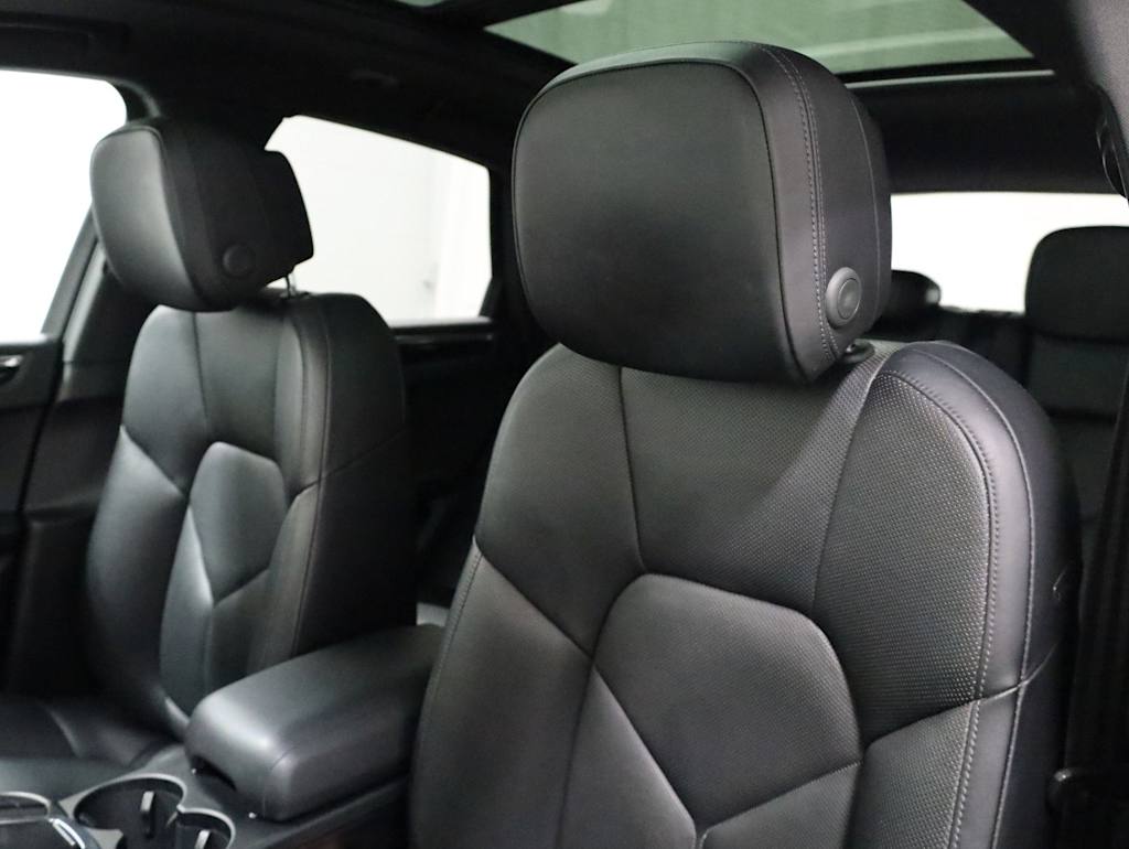Thumbnail: 2016 Porsche Macan - 12