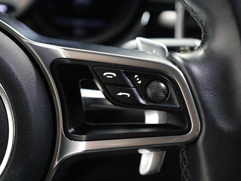 Thumbnail: 2016 Porsche Macan - 34