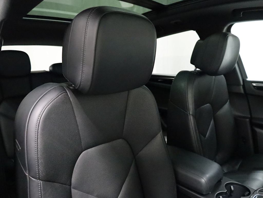 Thumbnail: 2016 Porsche Macan - 31
