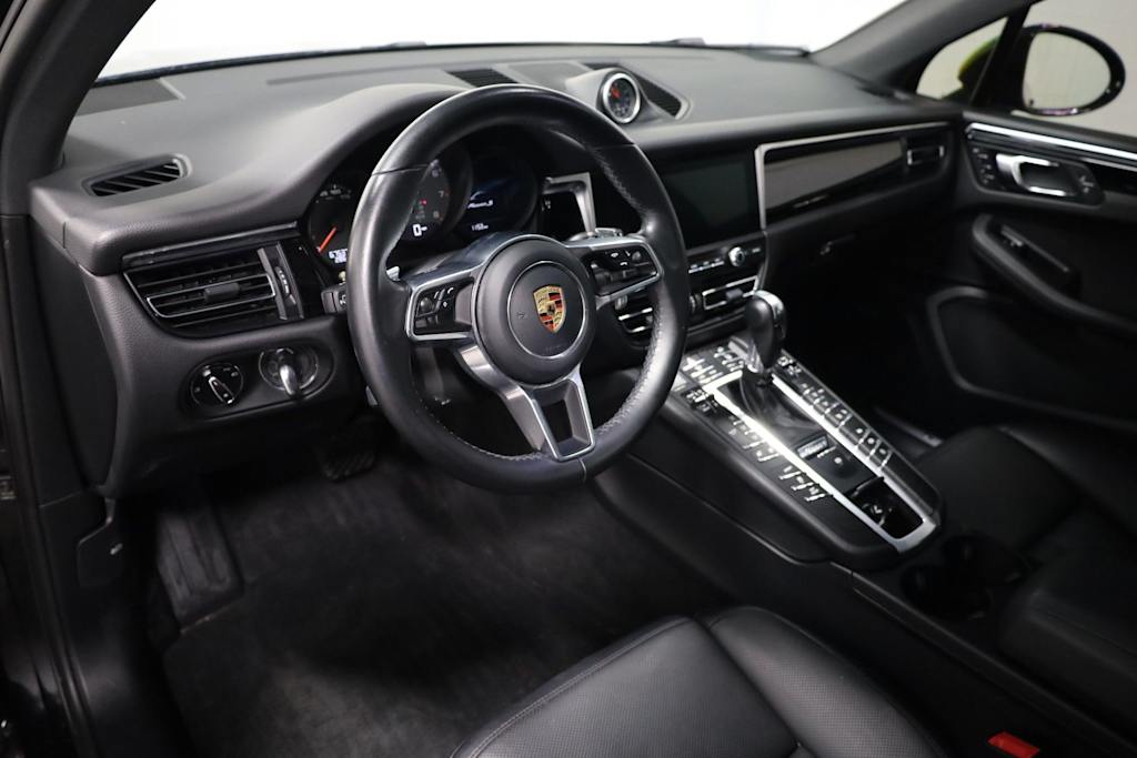 Thumbnail: 2020 Porsche Macan - 2