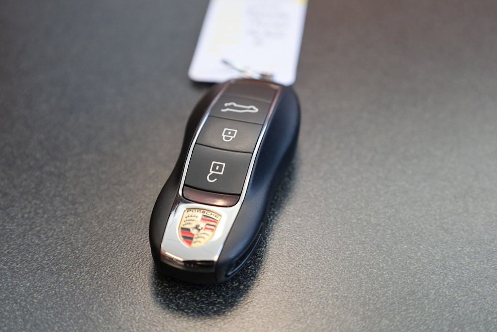 Thumbnail: 2020 Porsche Macan - 20