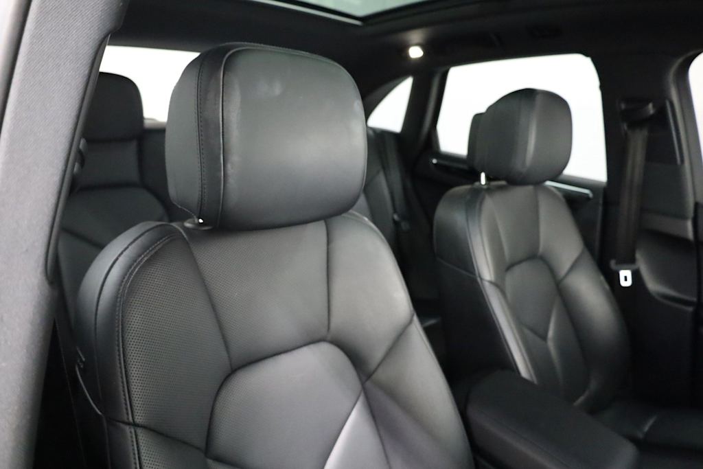 Thumbnail: 2020 Porsche Macan - 30