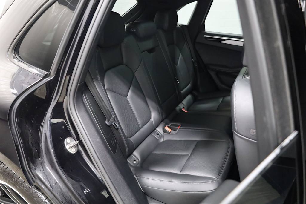 Thumbnail: 2020 Porsche Macan - 40