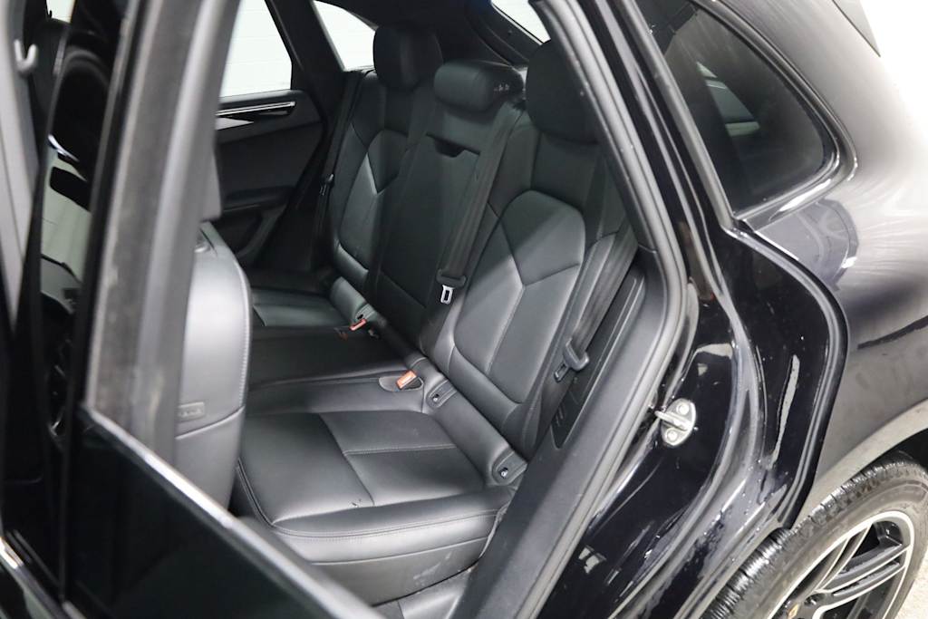Thumbnail: 2020 Porsche Macan - 39
