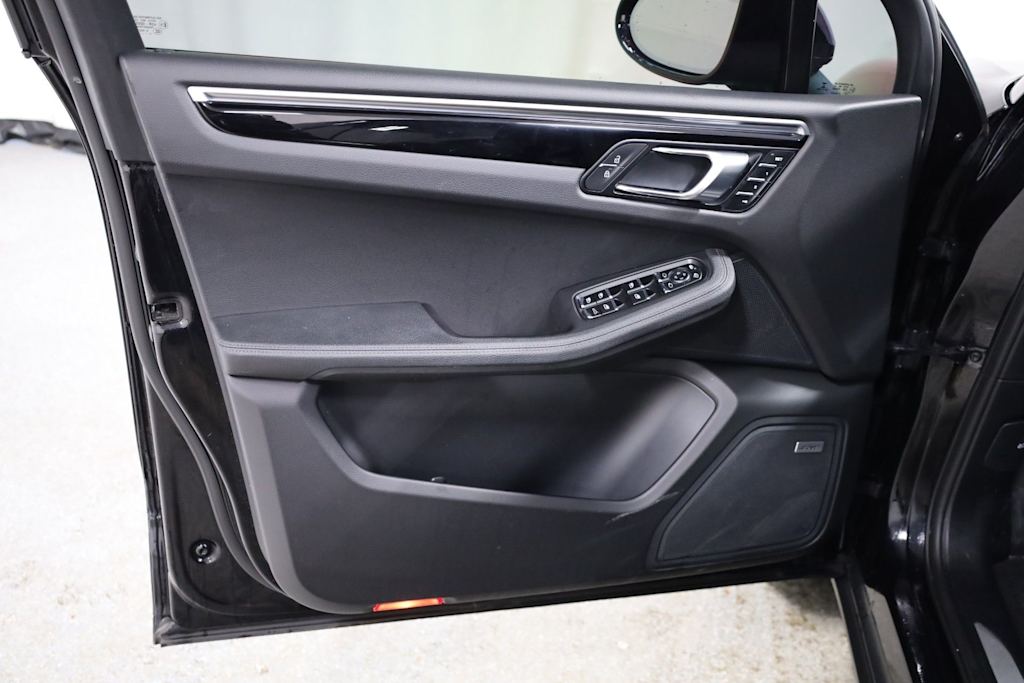 Thumbnail: 2020 Porsche Macan - 27