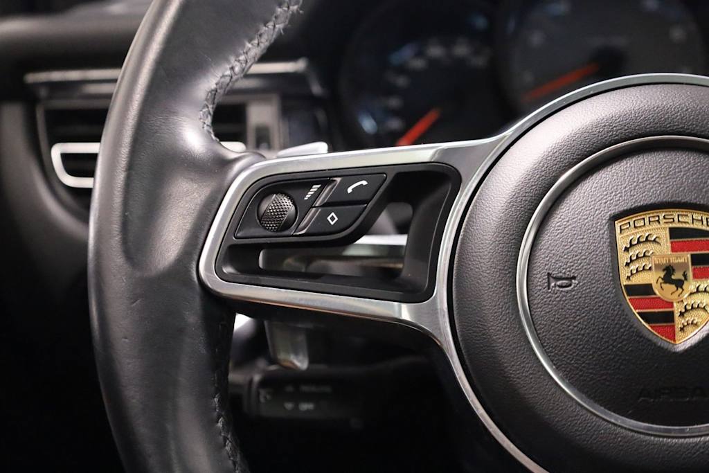 Thumbnail: 2020 Porsche Macan - 32