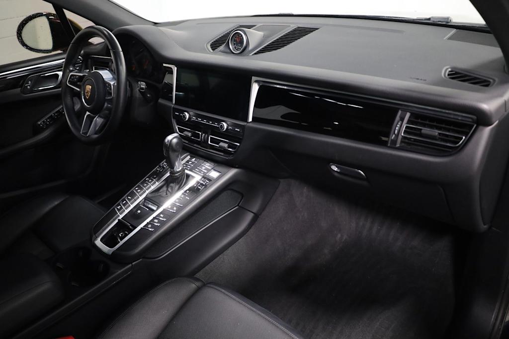 Thumbnail: 2020 Porsche Macan - 10