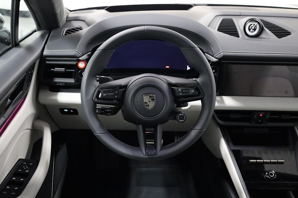 Thumbnail: 2025 Porsche Macan - 13