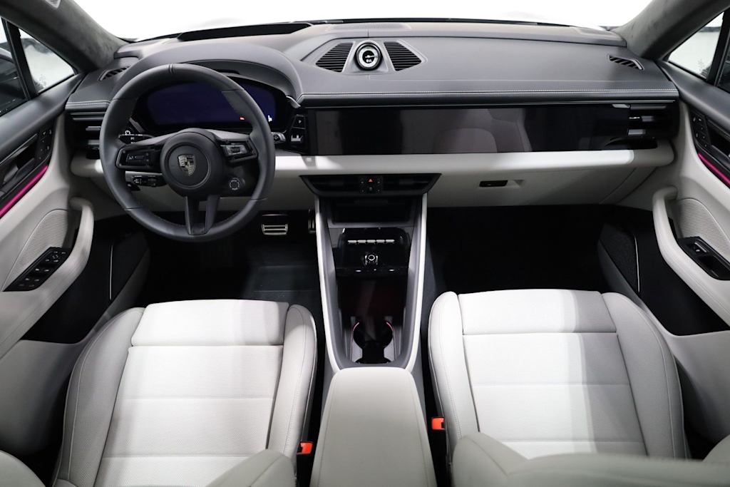 Thumbnail: 2025 Porsche Macan - 30