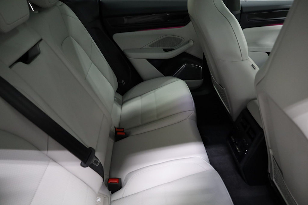 Thumbnail: 2025 Porsche Macan - 37