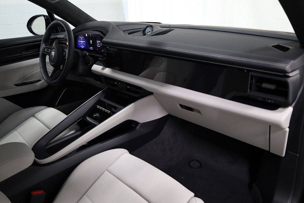 Thumbnail: 2025 Porsche Macan - 8