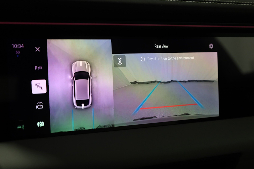 Thumbnail: 2025 Porsche Macan - 36