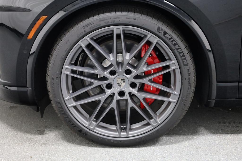 Thumbnail: 2025 Porsche Macan - 40