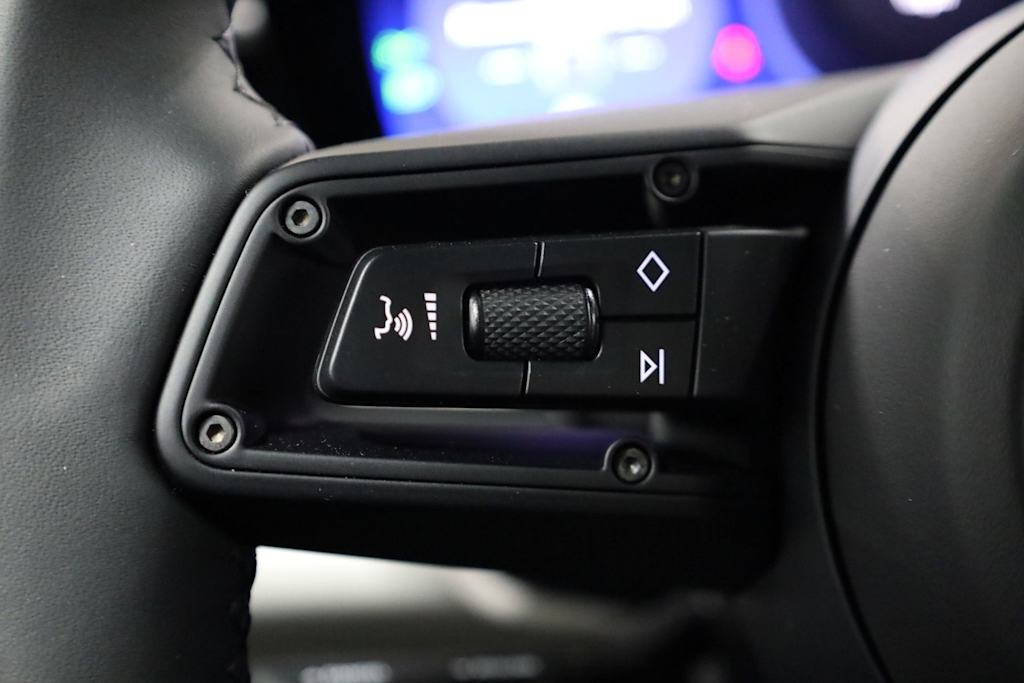 Thumbnail: 2025 Porsche Macan - 31