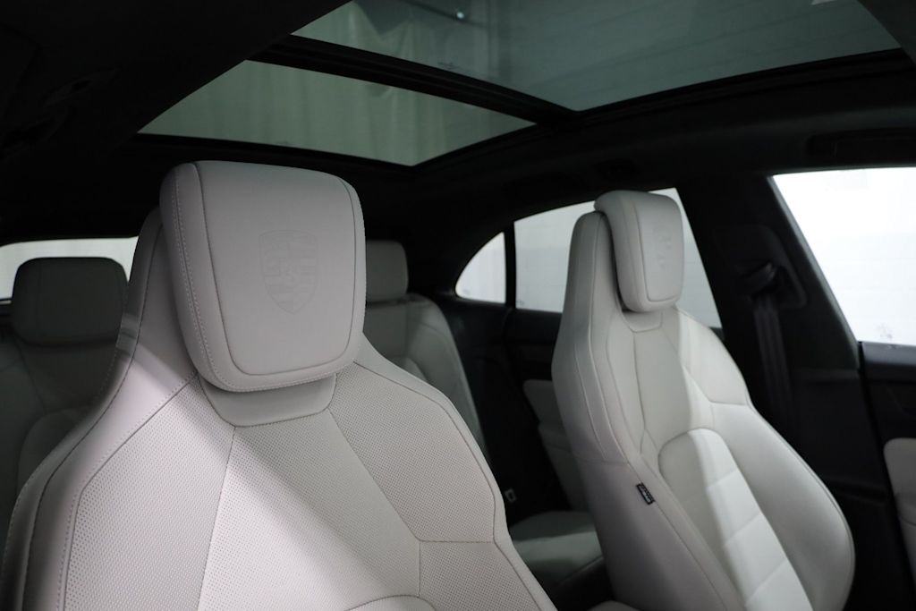 Thumbnail: 2025 Porsche Macan - 28