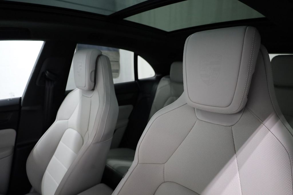 Thumbnail: 2025 Porsche Macan - 25