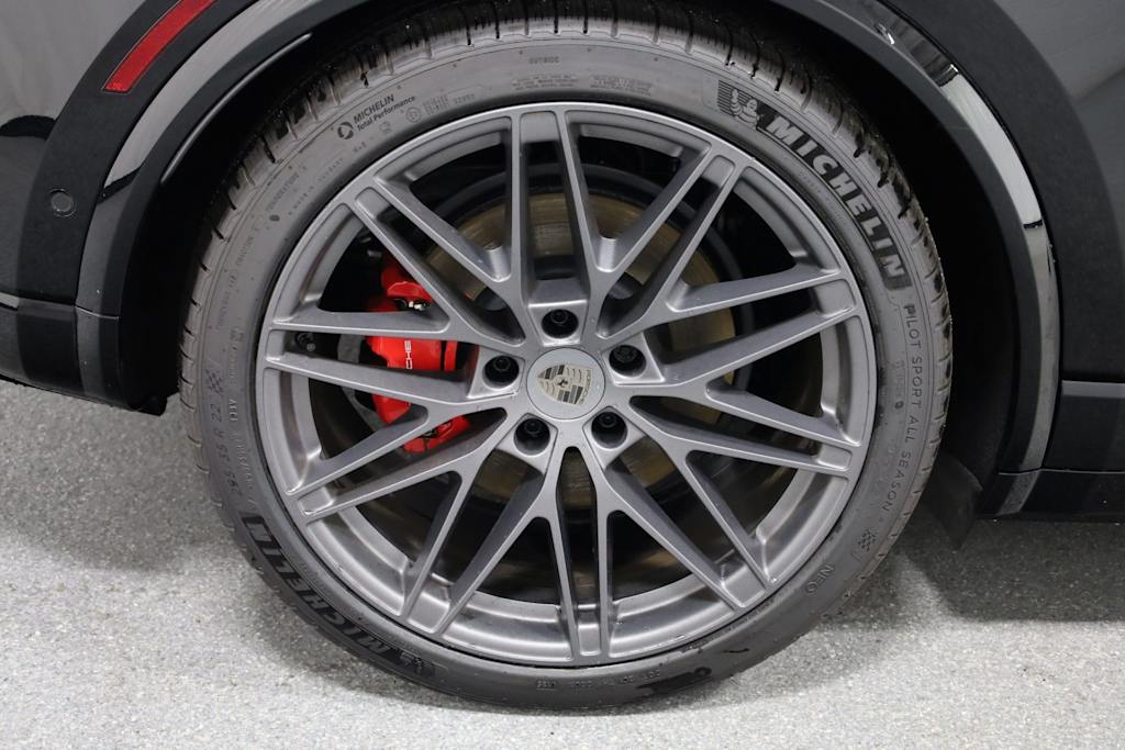 Thumbnail: 2025 Porsche Macan - 38