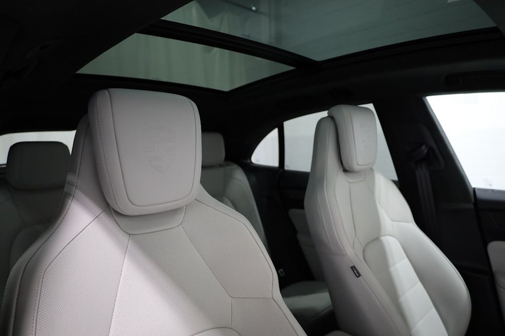 Thumbnail: 2025 Porsche Macan - 28
