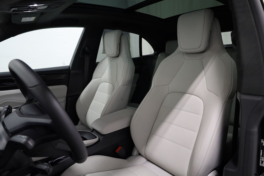 Thumbnail: 2025 Porsche Macan - 10