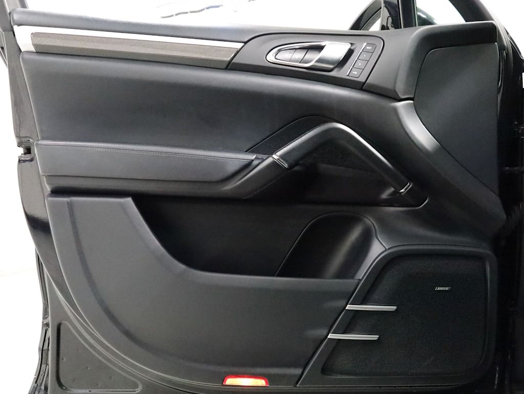 Thumbnail: 2016 Porsche Cayenne - 25