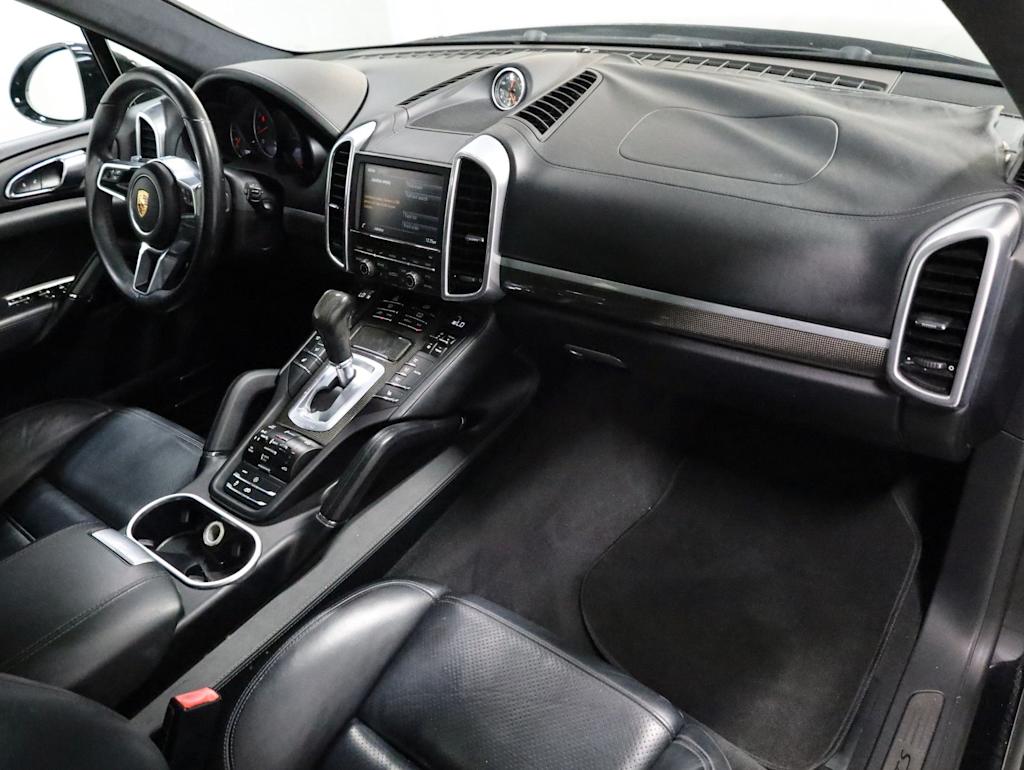 Thumbnail: 2016 Porsche Cayenne - 9