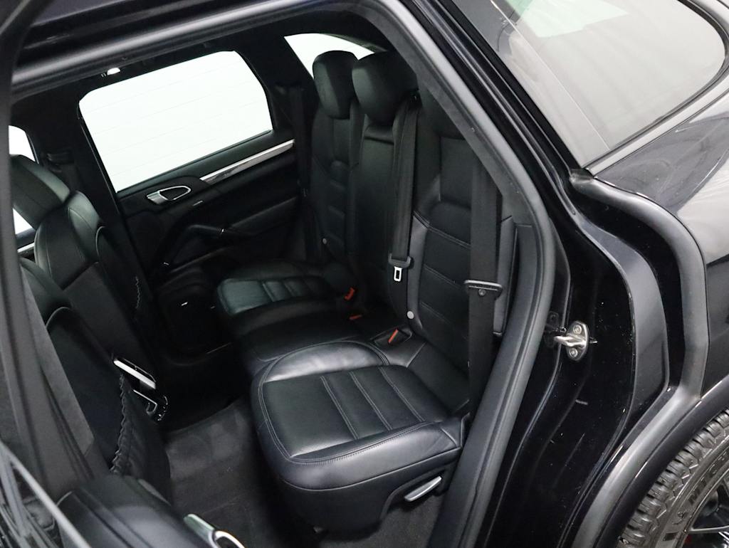 Thumbnail: 2016 Porsche Cayenne - 38
