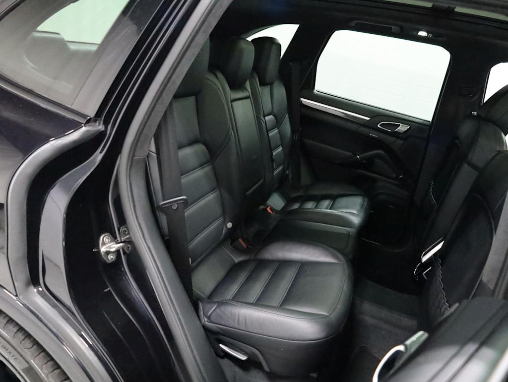 Thumbnail: 2016 Porsche Cayenne - 39