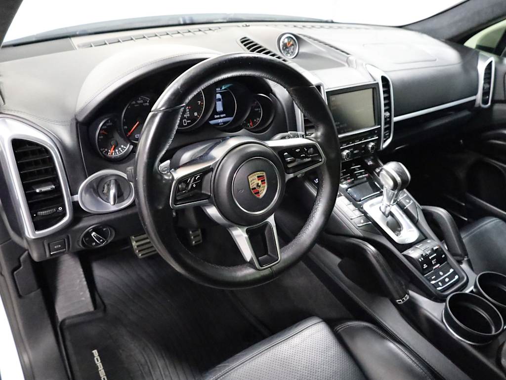 Thumbnail: 2016 Porsche Cayenne - 2