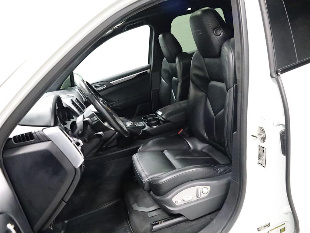 Thumbnail: 2016 Porsche Cayenne - 10