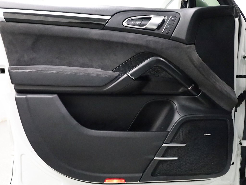 Thumbnail: 2016 Porsche Cayenne - 26