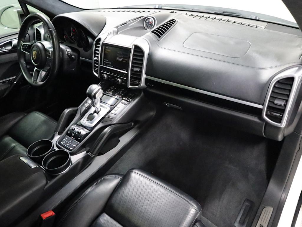 Thumbnail: 2016 Porsche Cayenne - 9