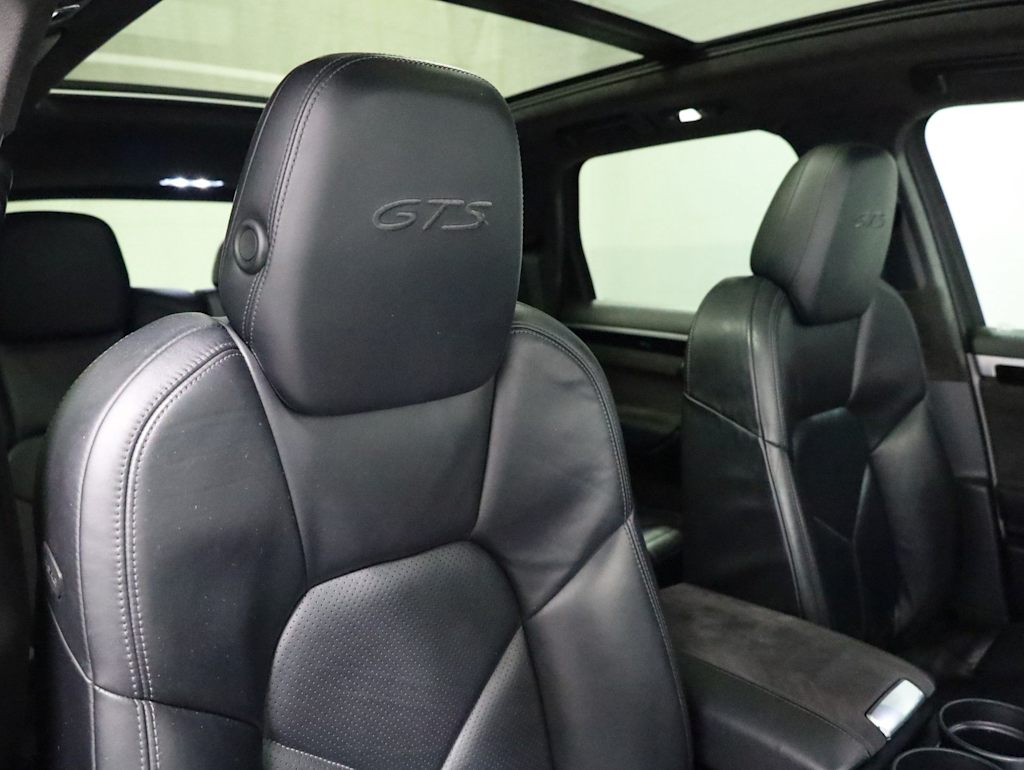 Thumbnail: 2016 Porsche Cayenne - 30