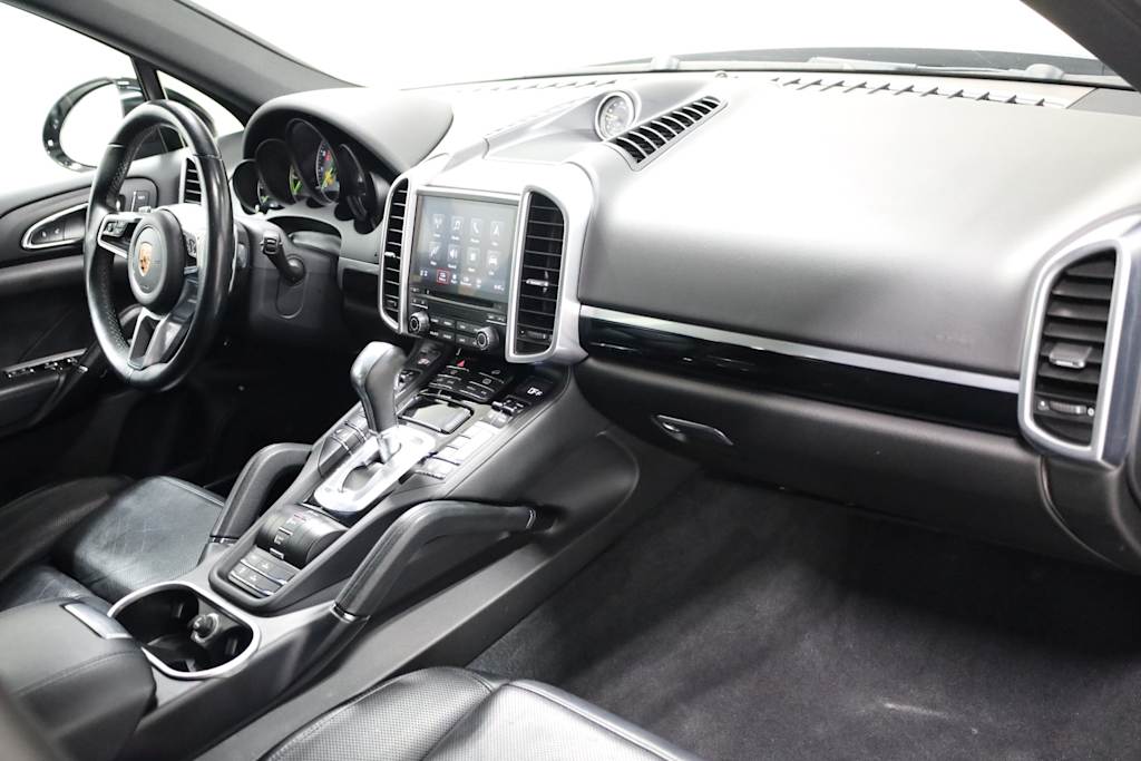 Thumbnail: 2017 Porsche Cayenne - 10