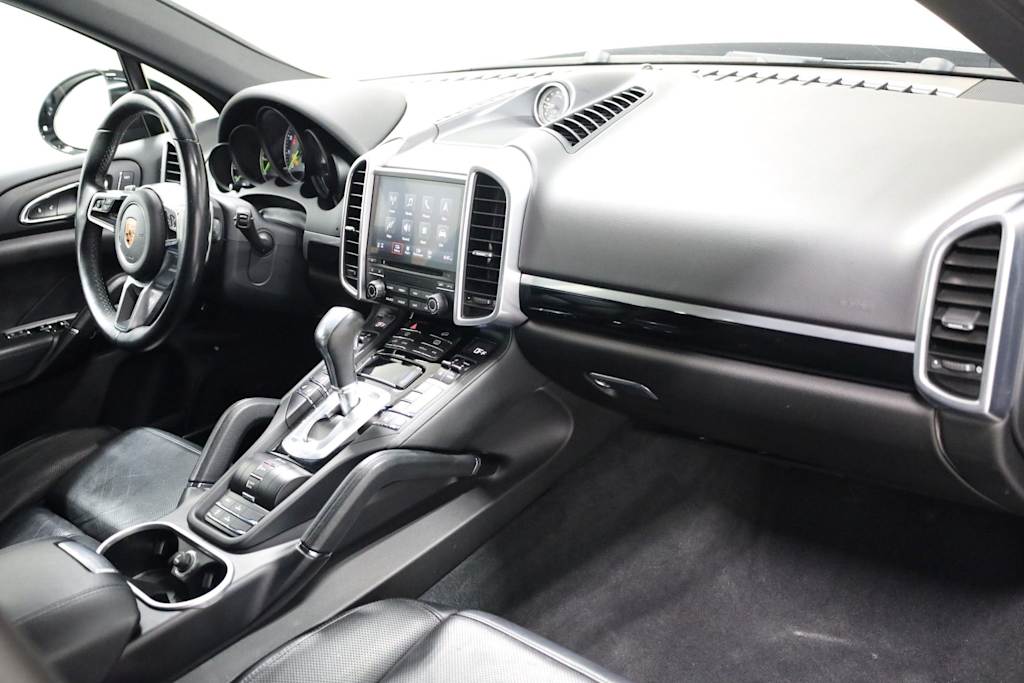 Thumbnail: 2017 Porsche Cayenne - 10