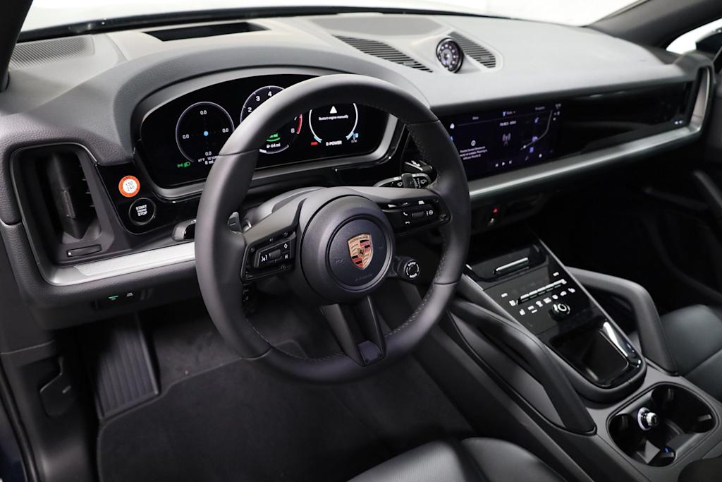 Thumbnail: 2026 Porsche Cayenne - 2