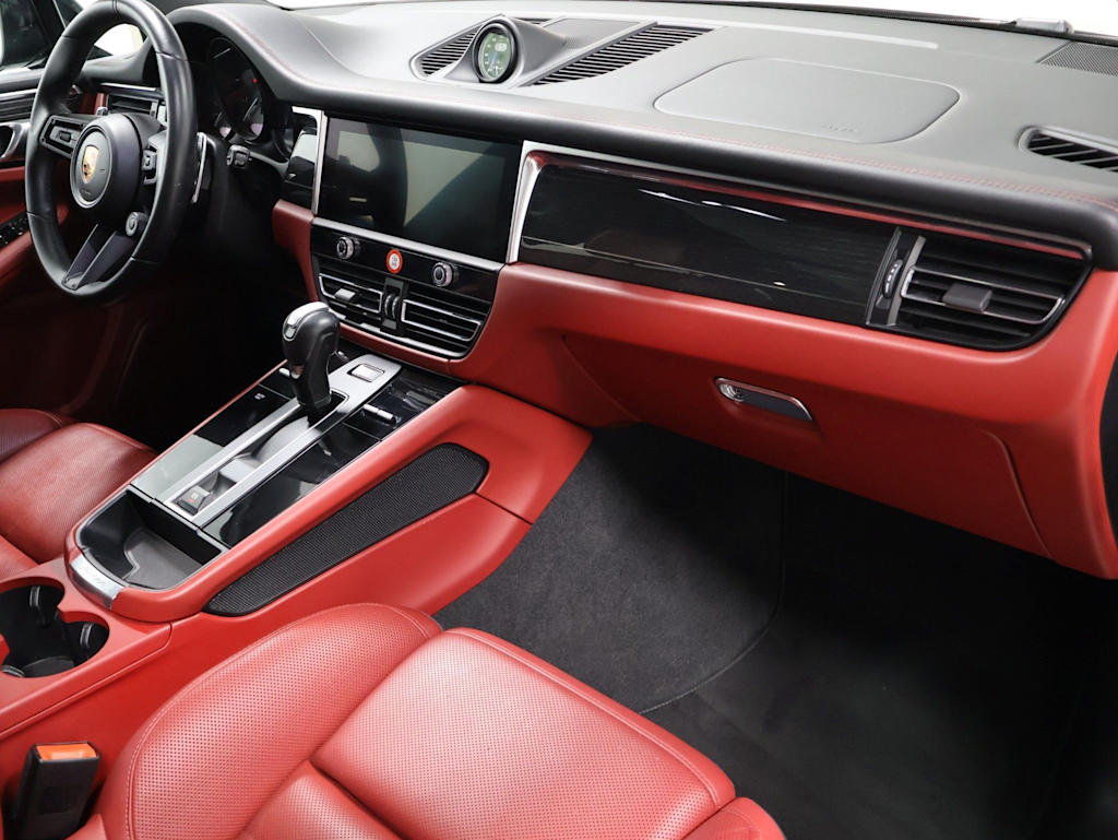 Thumbnail: 2023 Porsche Macan - 10
