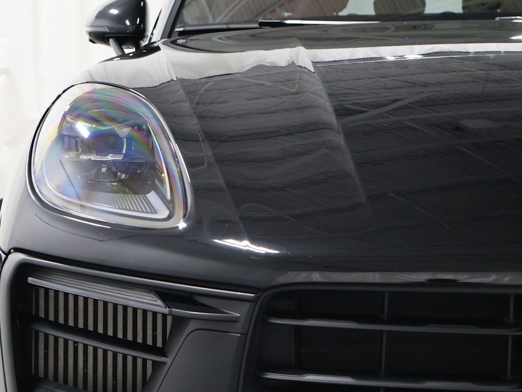 Thumbnail: 2023 Porsche Macan - 26
