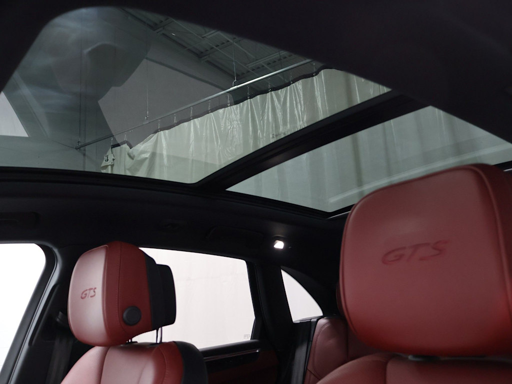 Thumbnail: 2023 Porsche Macan - 30
