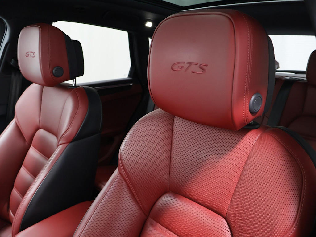 Thumbnail: 2023 Porsche Macan - 12